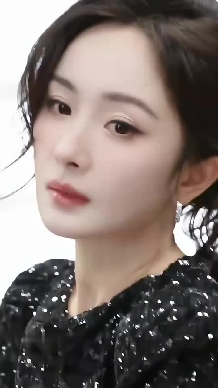 杨幂化身高贵黑天鹅公主,美神降临,看着都心动