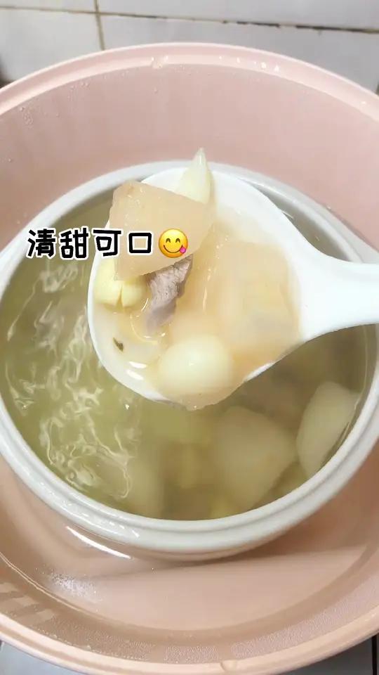 这几天老咳S晚上睡不好,马上安排百合莲子雪梨瘦肉汤,润肺zhi咳安神 煲汤