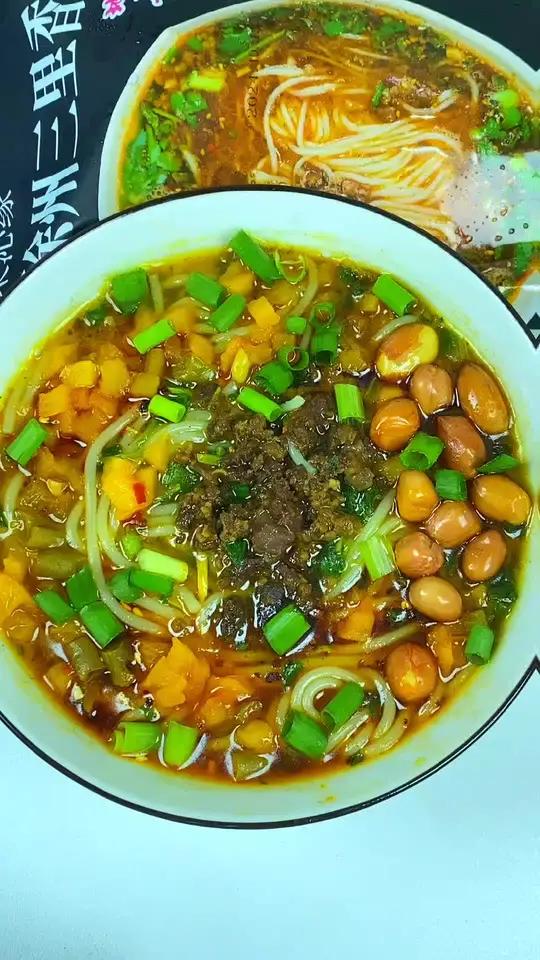 徐州三里香肉酱米线 不用去徐州就可以吃到正宗徐州特色美食,三里香肉酱米线,美味的榨菜和醇香