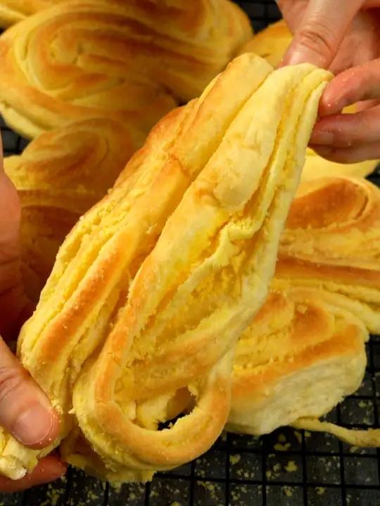 分享个做法不难层层酥脆的面包 冰牛奶115克  白砂糖23克  盐3克  橄榄油20克  