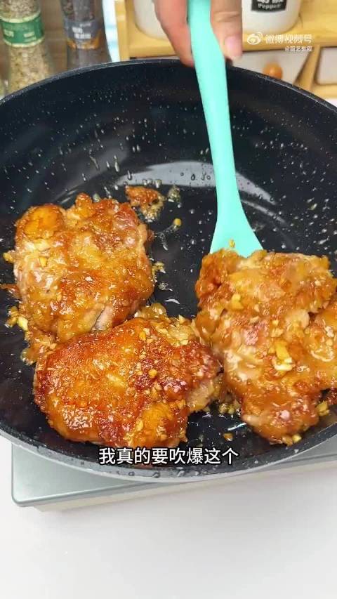 这个也可以叫蒜香黄油脆皮鸡,我真的要吹爆这个做法,有手就会