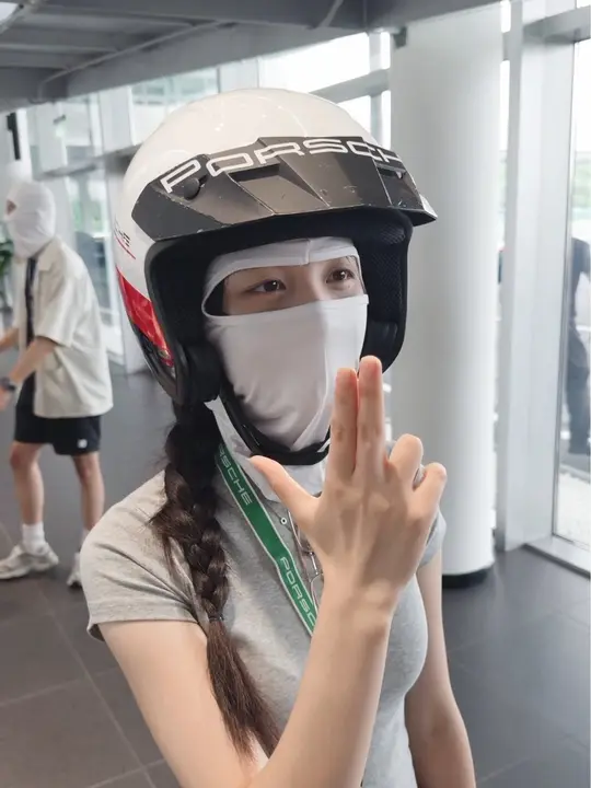 女孩子手握方向盘学漂移,能否实现“逮虾户”梦想?