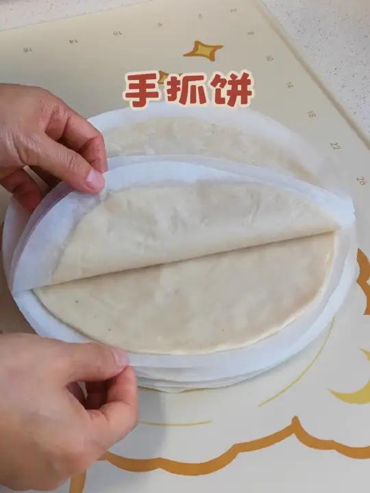 开学备餐手抓饼 一次可以多做一些冻起来,吃的时候直接煎下很方便,自己做的不光健康而且和买的