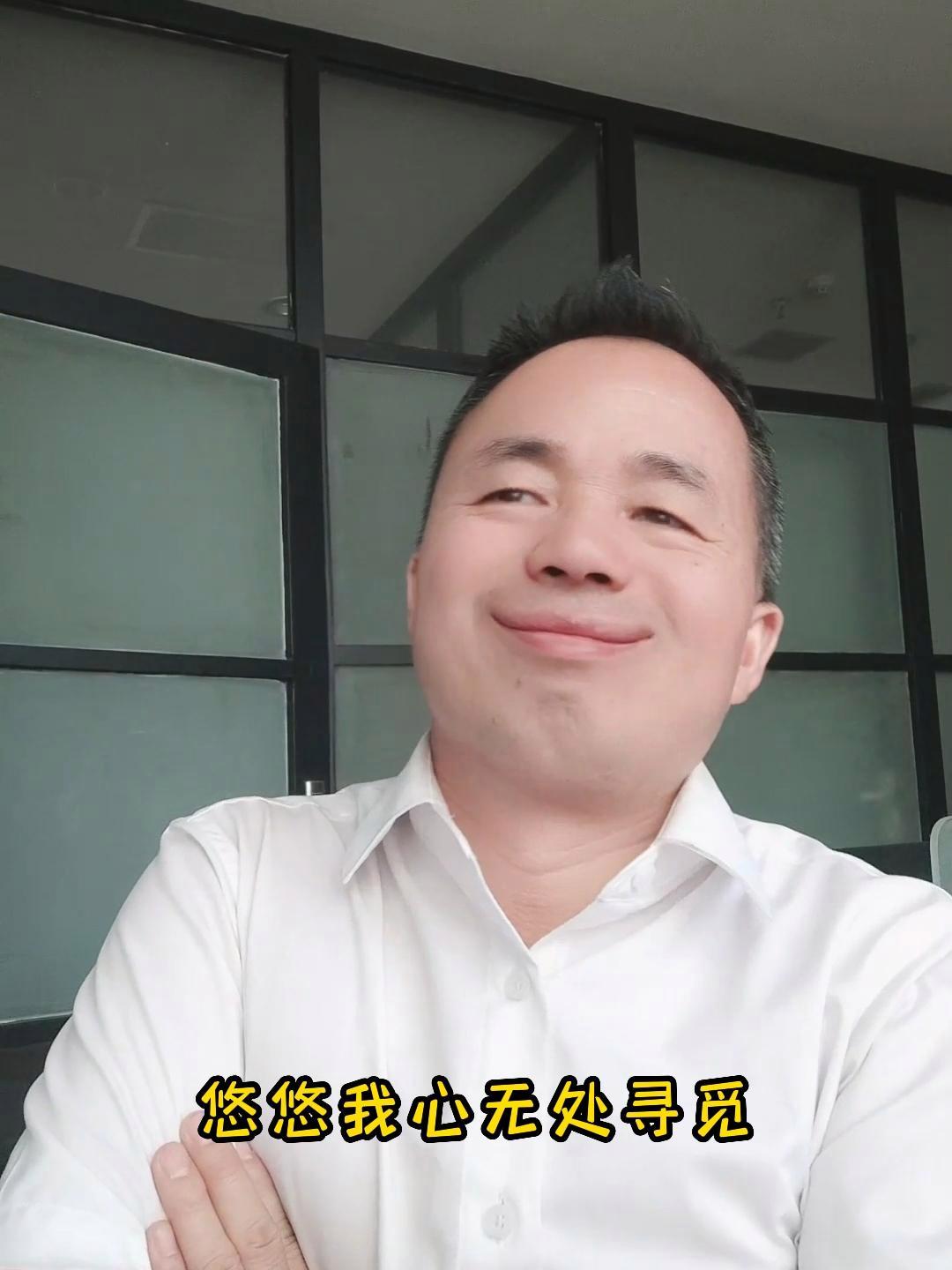 在梦里,我看到了过去的自己,那个年少轻狂的时光,仿佛还在眼前。 回忆起当年的种种,我不知道