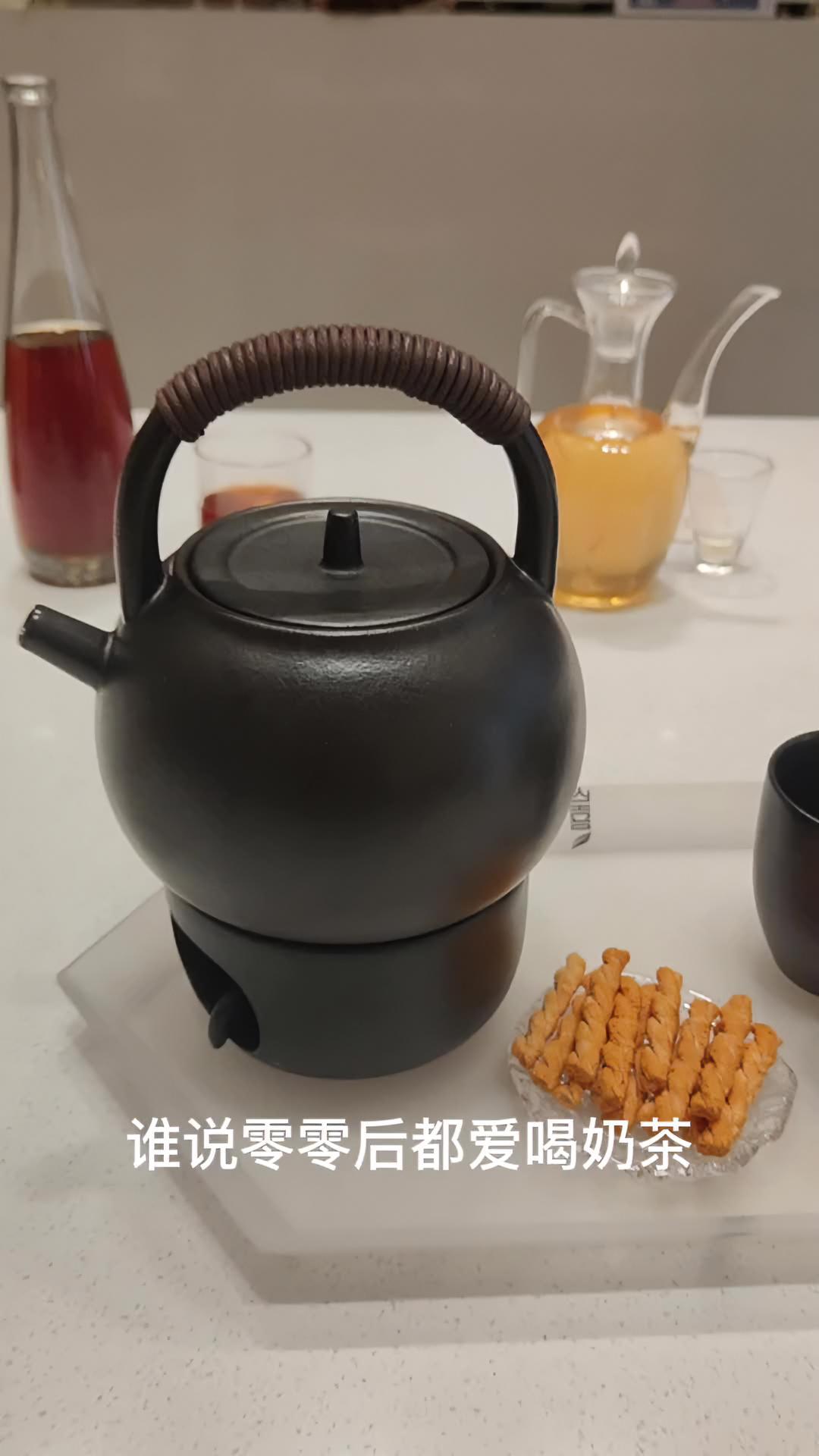 谁说零零后都爱喝奶茶?梦回诗里的江南&nbsp; 何不与我江南饮茶 &nbsp; 春日生活局&nbsp; 抖音本地流量来