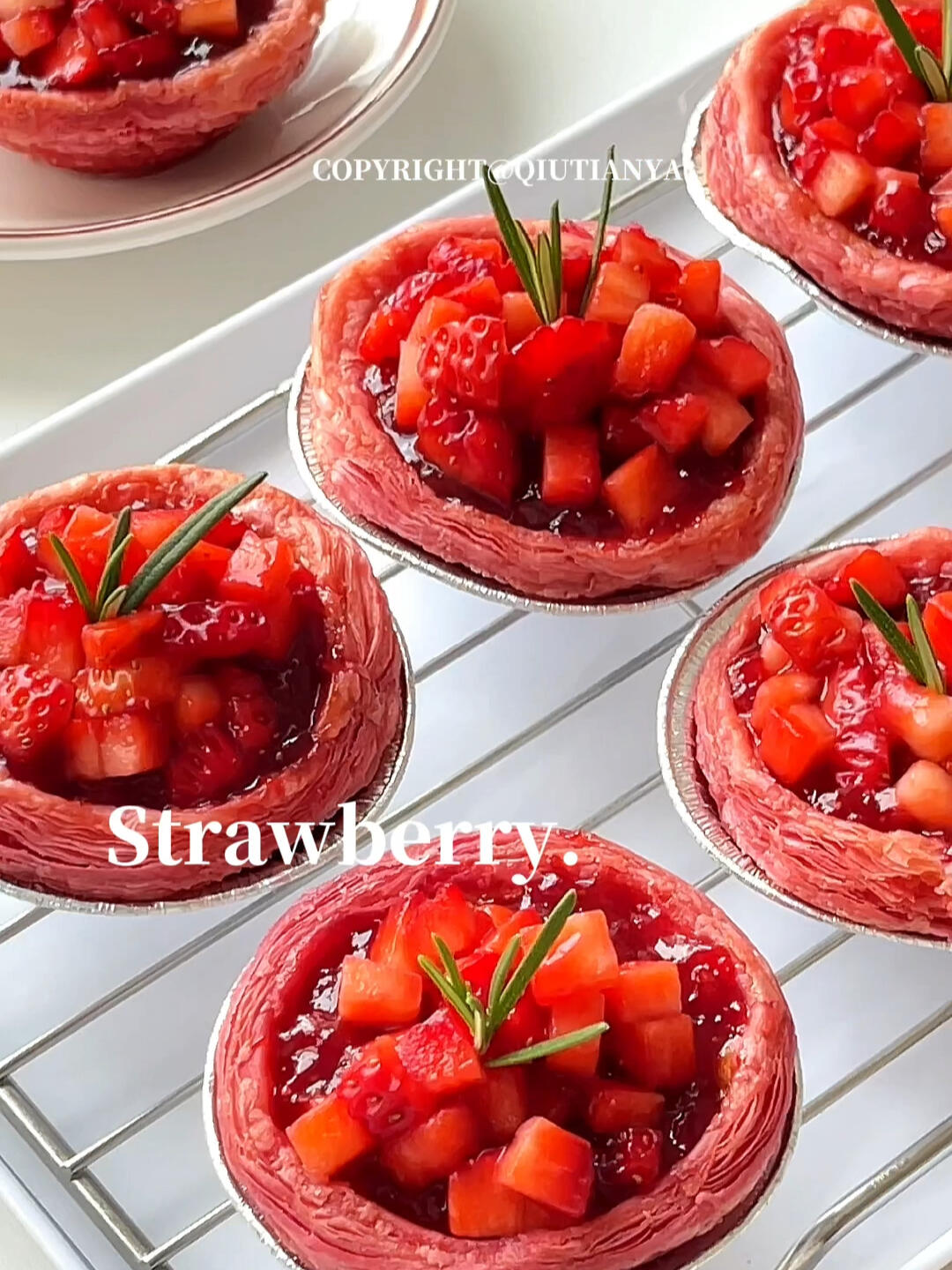 爆浆草莓流心蛋挞酸甜酥脆真的巨好吃