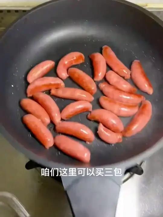 又被围观了的小烤肠,烤肉店同款,甜丝丝小脆皮嫩嫩的还会爆汁,是真的很好吃烤肠艾特你的饭搭子