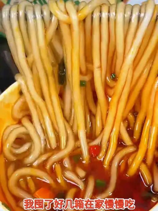 如果你一到晚上就嘴馋,那一定要备上这个酸辣土豆粉,吃完一包热量才不到九十大卡
