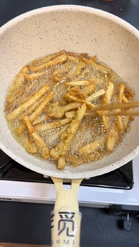 舌尖上的湖北 湖北名菜干煸藕丝,吃湖北菜必点,酥酥脆脆,嘎嘎香