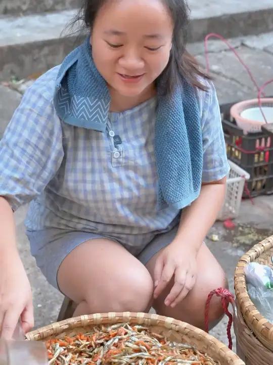 湖南特产小鱼小虾,口感酥香,好吃又下饭。农村生活 优质农产品 小鱼小虾