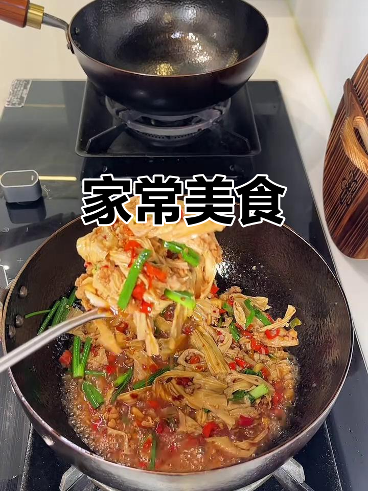 普通家庭的午餐，回锅肉、腐竹炒蛋，简单又美味