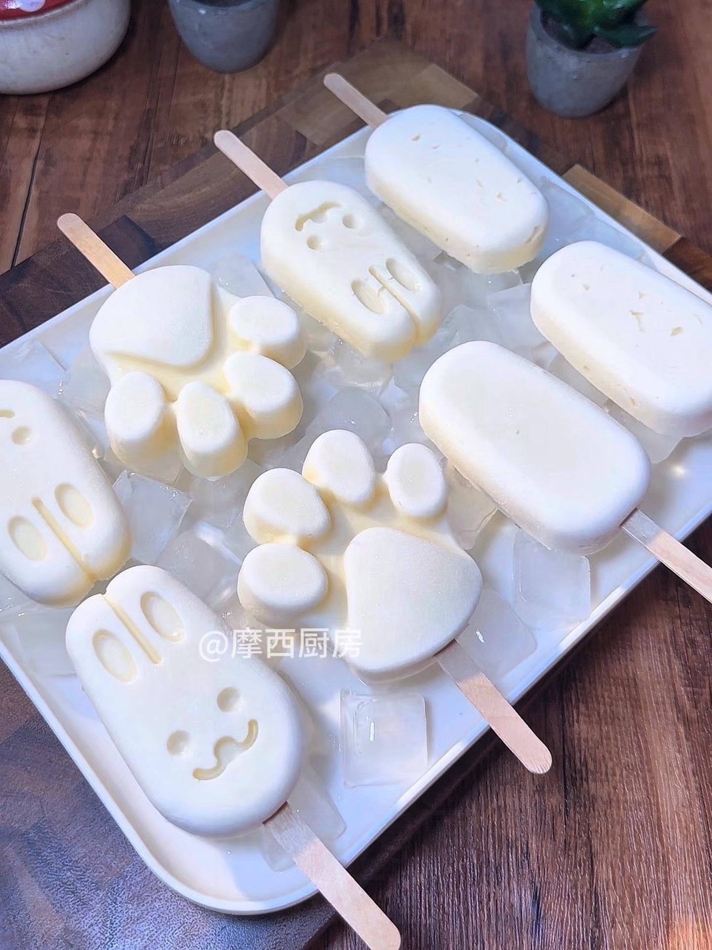 5分钟自制懒人版 小布丁雪糕 不用奶油不用打发～材料和做法无敌简单,奶味浓郁,口感很丝滑,