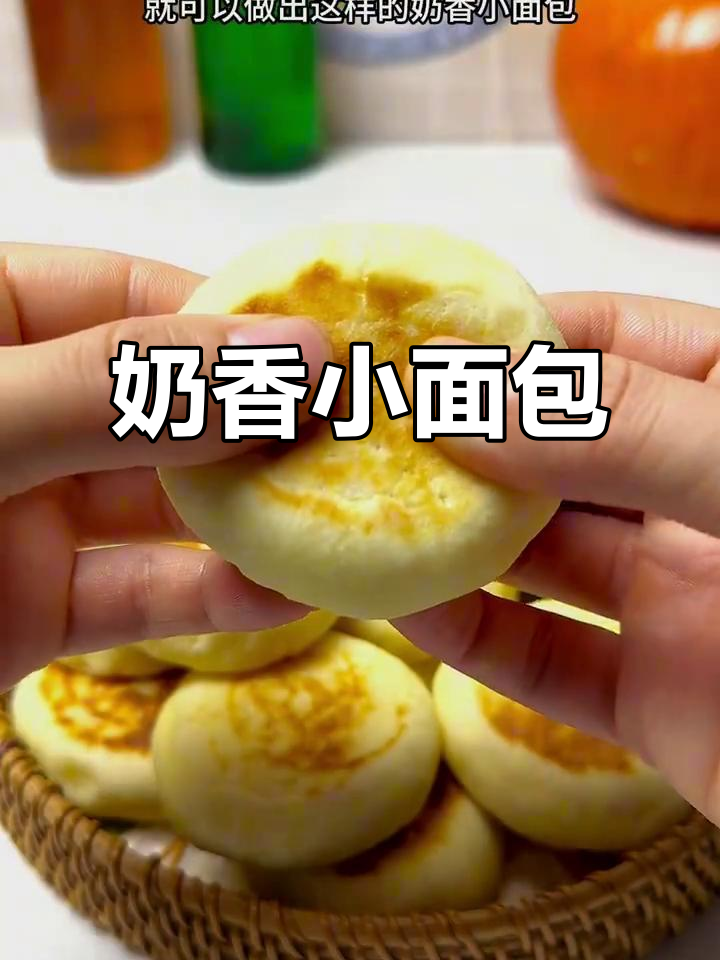电饼铛轻松做奶香小面包，松软可口，无需油水