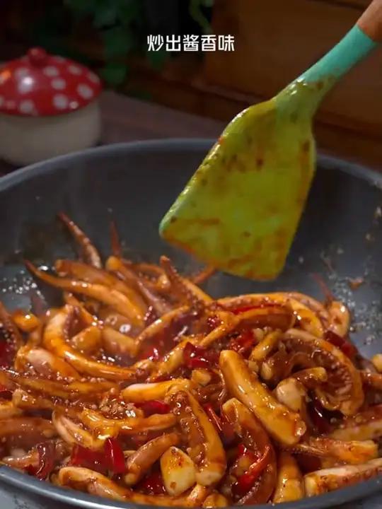 辣炒鱿鱼须 这个脆口鱿鱼须又脆又嫩有嚼劲,香辣过瘾嘎嘎好吃鱿鱼须香辣鱿鱼须鱿鱼妈呀太香了下