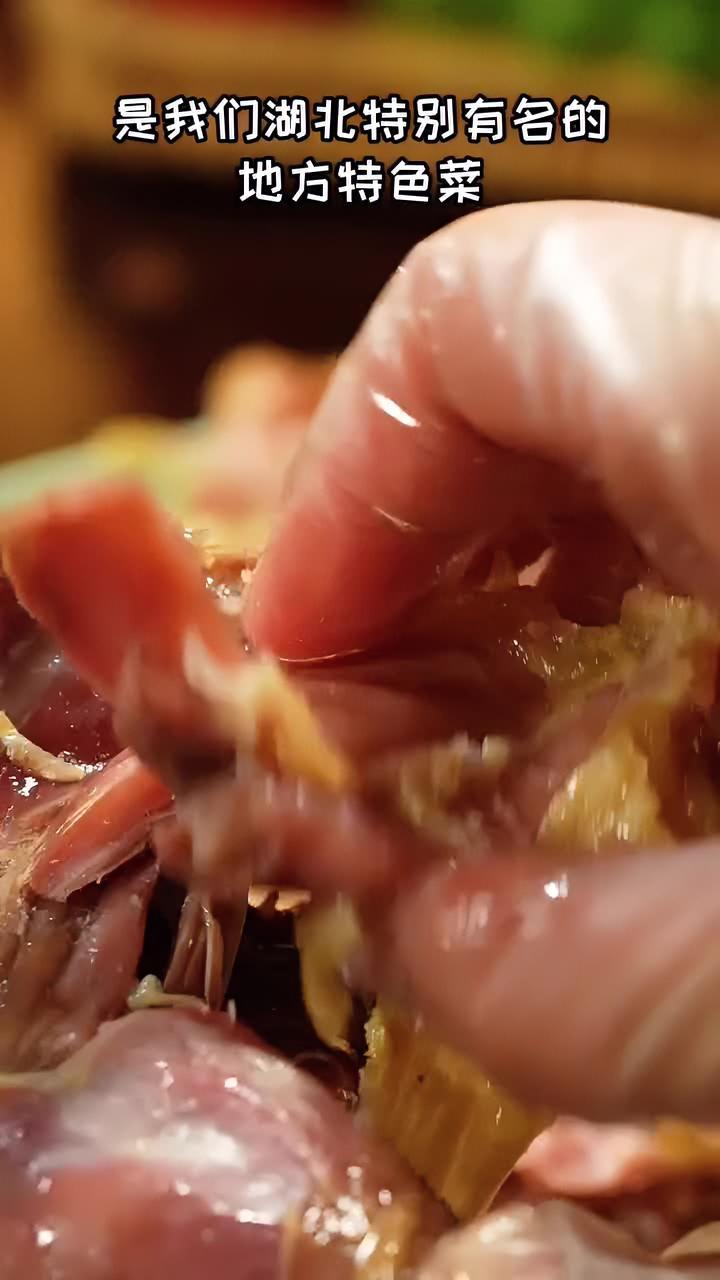 的太香了 就是这个味 肉质紧实 腊香味十足 汤汁拌饭都能吃3碗 湖北特色风干鸡 好吃到停不