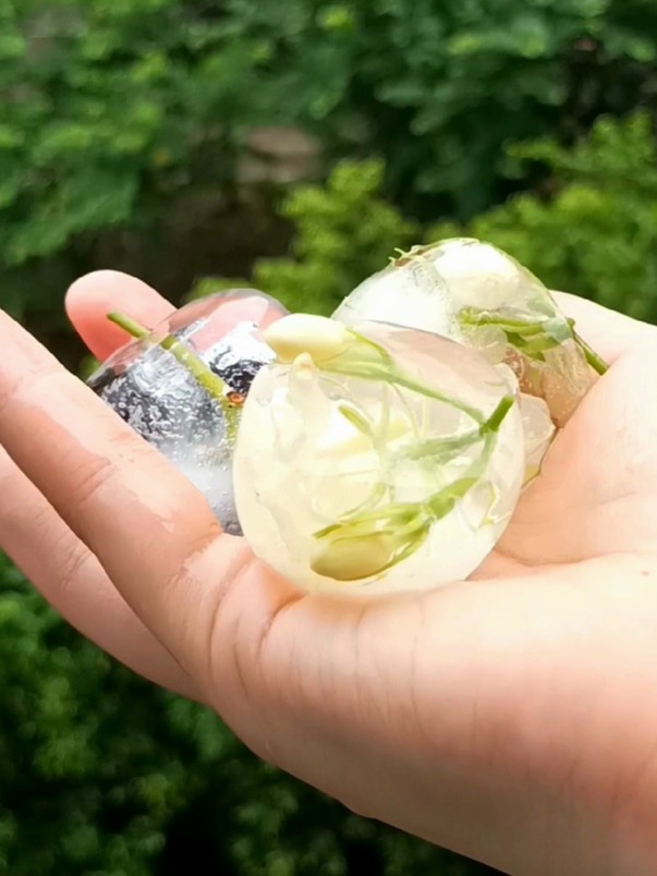 鸡蛋壳不要扔,给孩子做好看又冰凉的水晶蛋