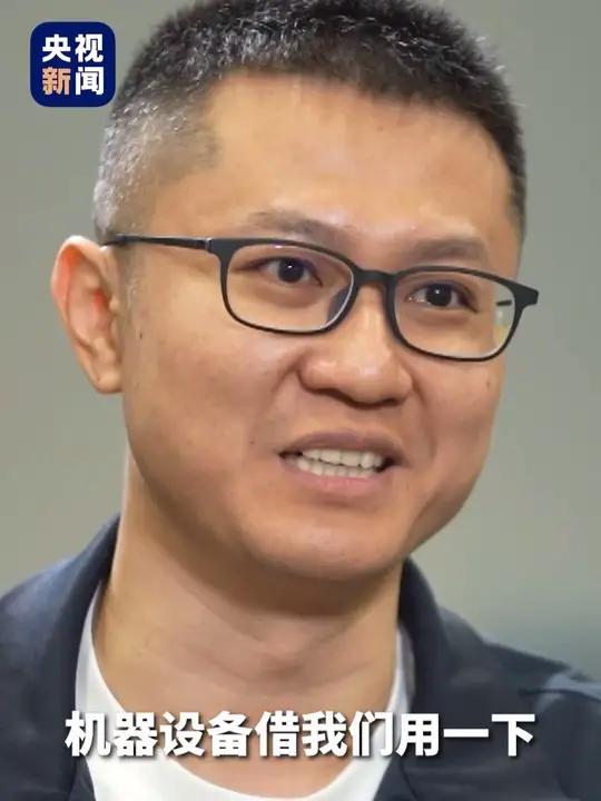 设计师借洗虾机洗发动机喷嘴,餐馆老板一听是搞航天的,爽快答应。“每一个中国人心中,都有一个