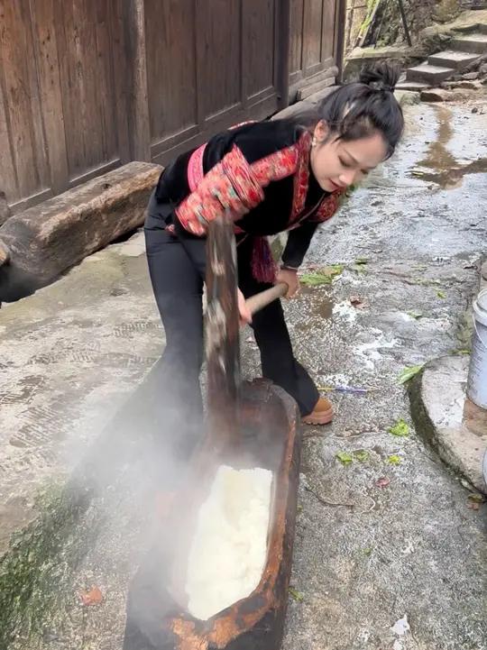 一方水土养一方人。这是我们苗家打糍粑过年的习俗,希望能治愈大家的心情,新年快乐#农村生活记