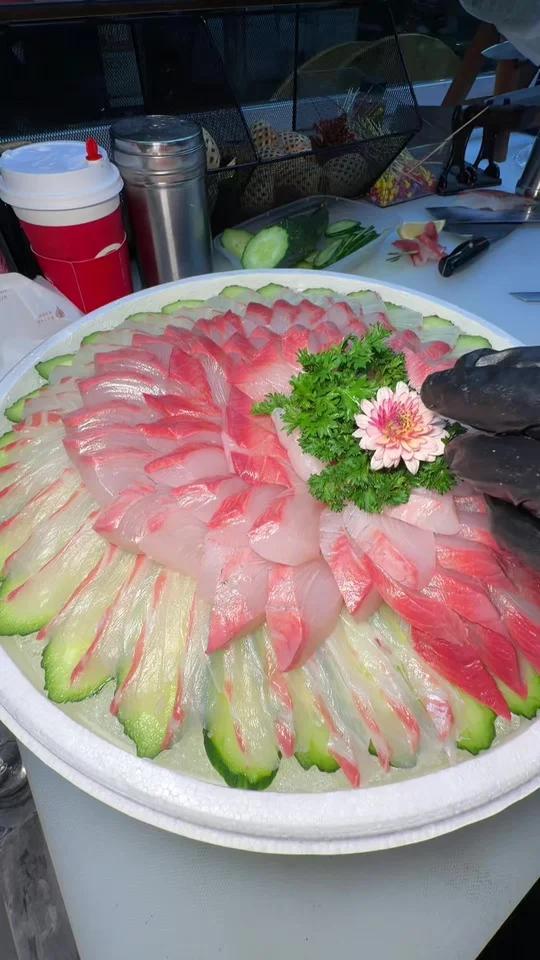 花300让老板加班安排一顿鱼生大餐