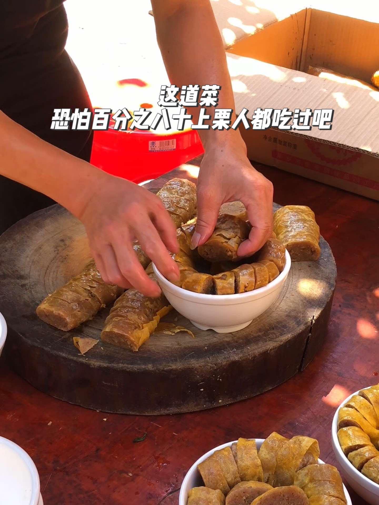 《鹅颈丸子》这道菜,恐怕百分之八十的上栗人都吃过吧?人间烟火 打卡街边美食 上栗 美食分享