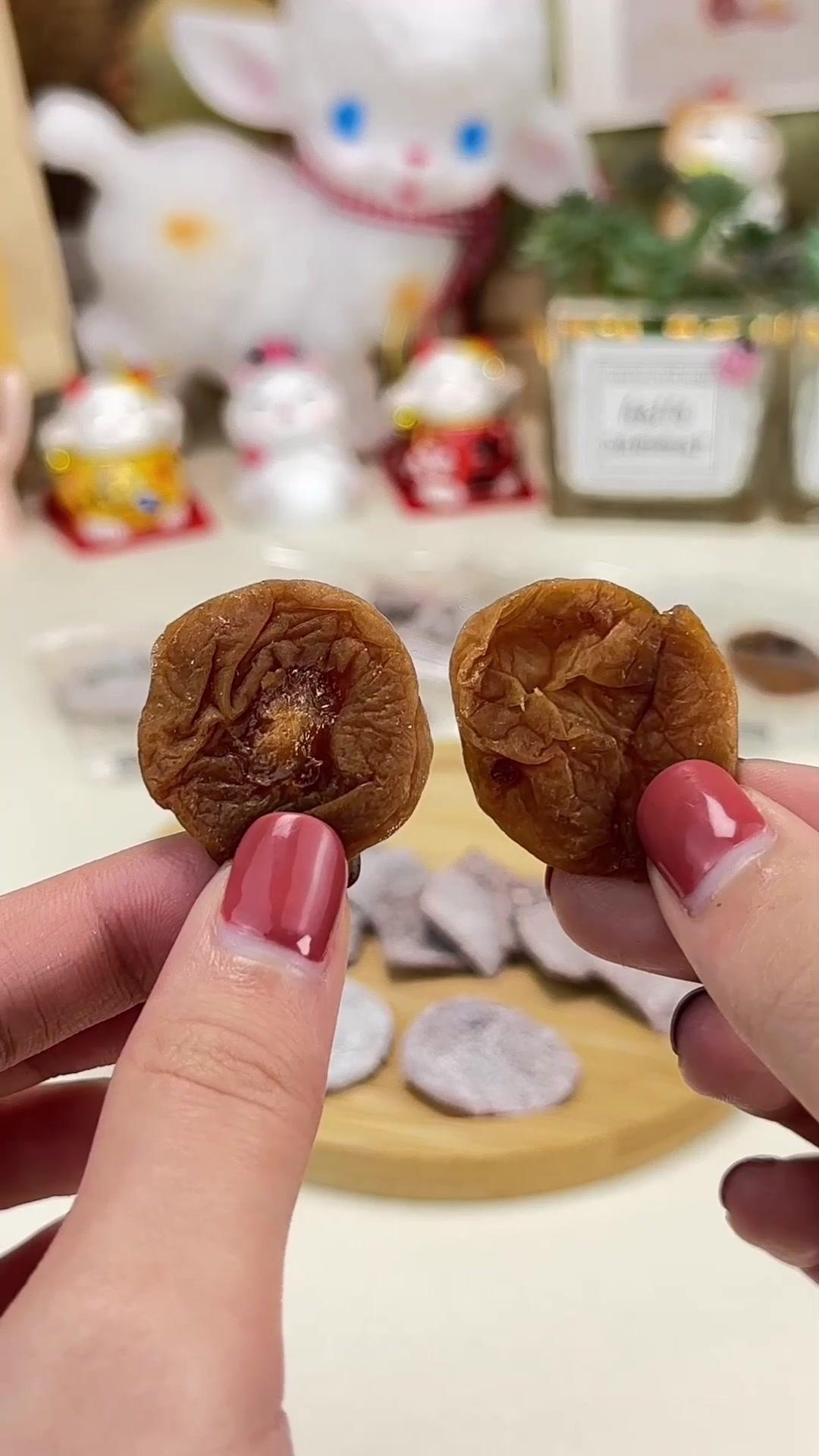 三个种类的 梅片梅肉搜,每个我都爱,酸酸的带一点甜,巨开胃的小梅肉 梅饼 梅肉 大人小孩都