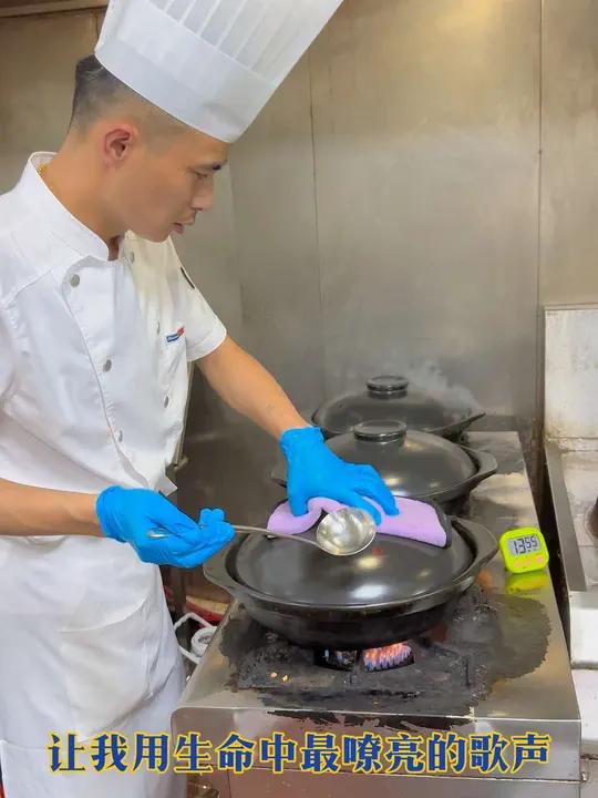 仙鸡酱汁 酱汁比例:黄酒1200克、海天生抽 90克,柱候酱18克、冰糖21克、李锦记蚝油