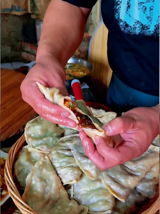 蒸菜饺，茄子疙瘩汤，凉拌土豆丝，拌凉皮