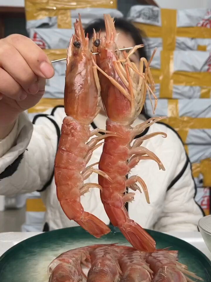 吃刺身阿根廷红虾的正确方法来喽