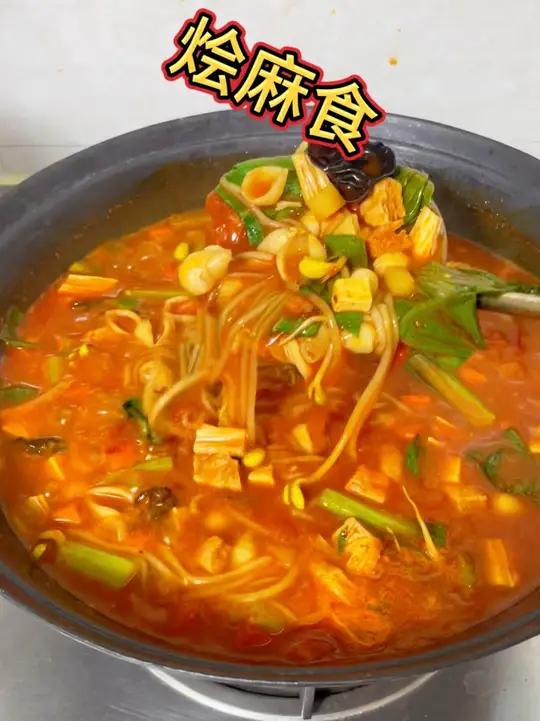 不知道吃什么,来碗陕西的烩麻食,配菜丰富太好吃了