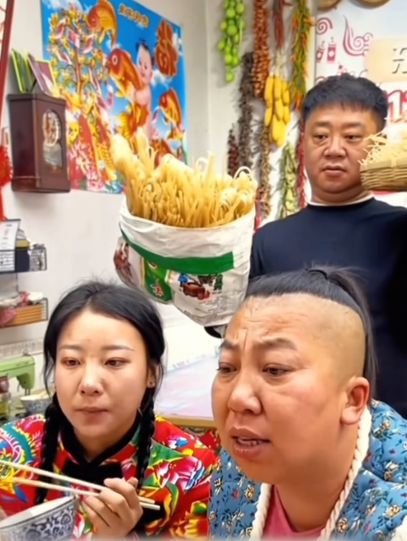 东北雨姐售卖的粉条检测结果已出,市监管:涉嫌标签虚假标注,正在查处