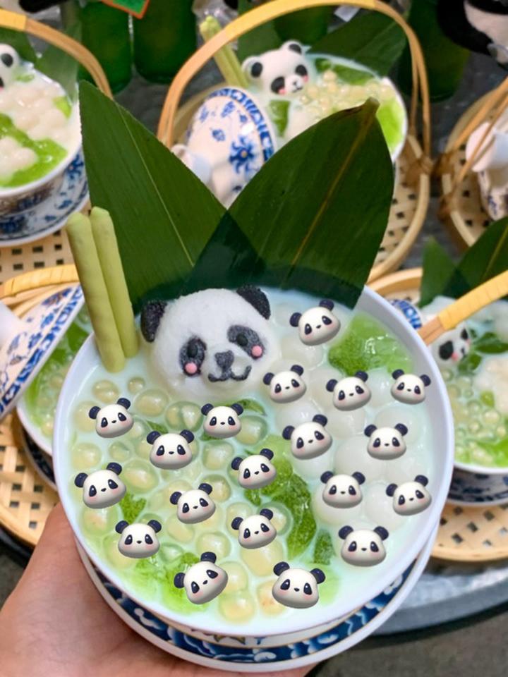 在成都!吃到了超可爱的熊猫斑斓冰汤圆!成都美食