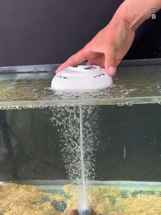 贴心为钓鱼考虑周到的防水浮水增氧泵,扔进水里就能大气量增氧。#浮水增氧泵 #钓鱼增氧泵 #
