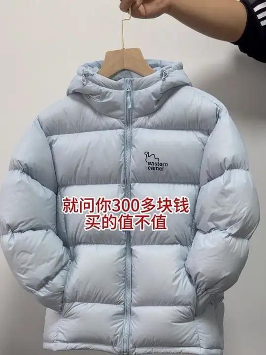 这次不用退来退去了,就它了!今年买到的最满意的浅色短款羽绒服,95白鸭绒蓬松又保暖,无胆充