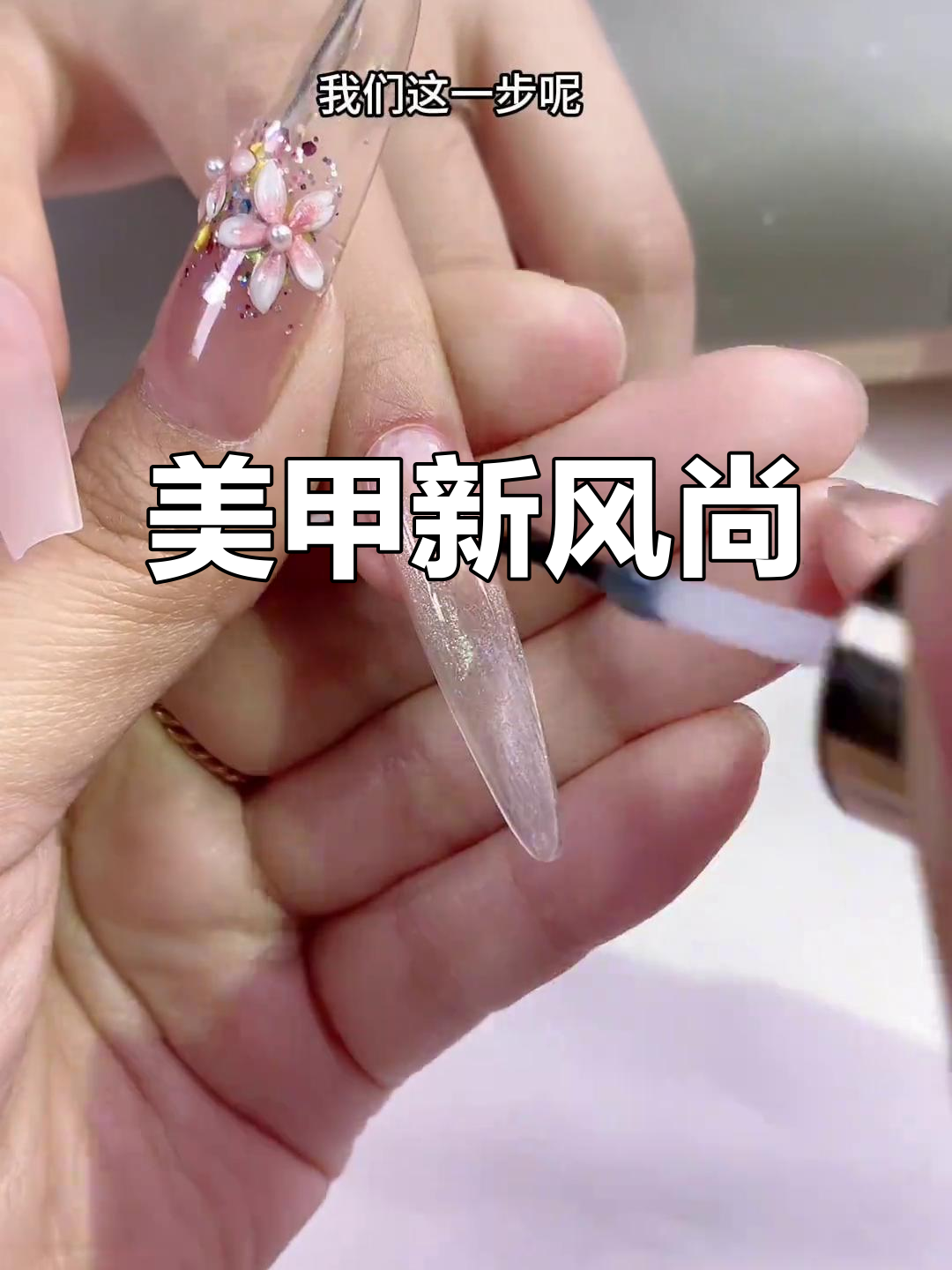 精致蝴蝶结与樱桃装饰,打造独特美甲风格