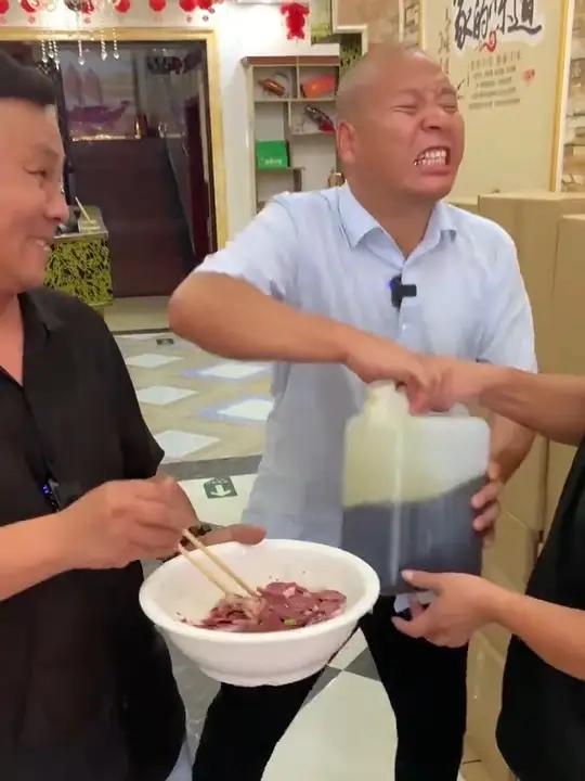 清真五香牛腱子肉,98块9到手六袋,一斤六两,二支持试吃一袋