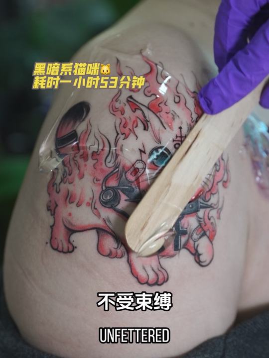 暗黑火焰小猫纹身，温柔且有锋芒