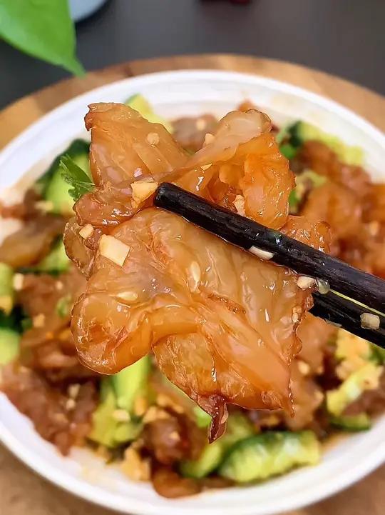 脆嫩爽口的凉拌海蜇头,在家两分钟就能轻松搞定!海蜇凉拌即食 开袋即食 凉拌菜 简单美食