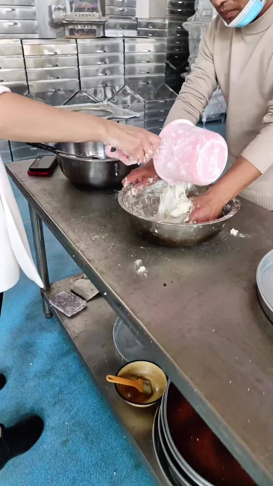 凉皮机蒸箱做凉皮,您学会了吗?凉皮机 凉皮蒸箱 凉皮蒸笼