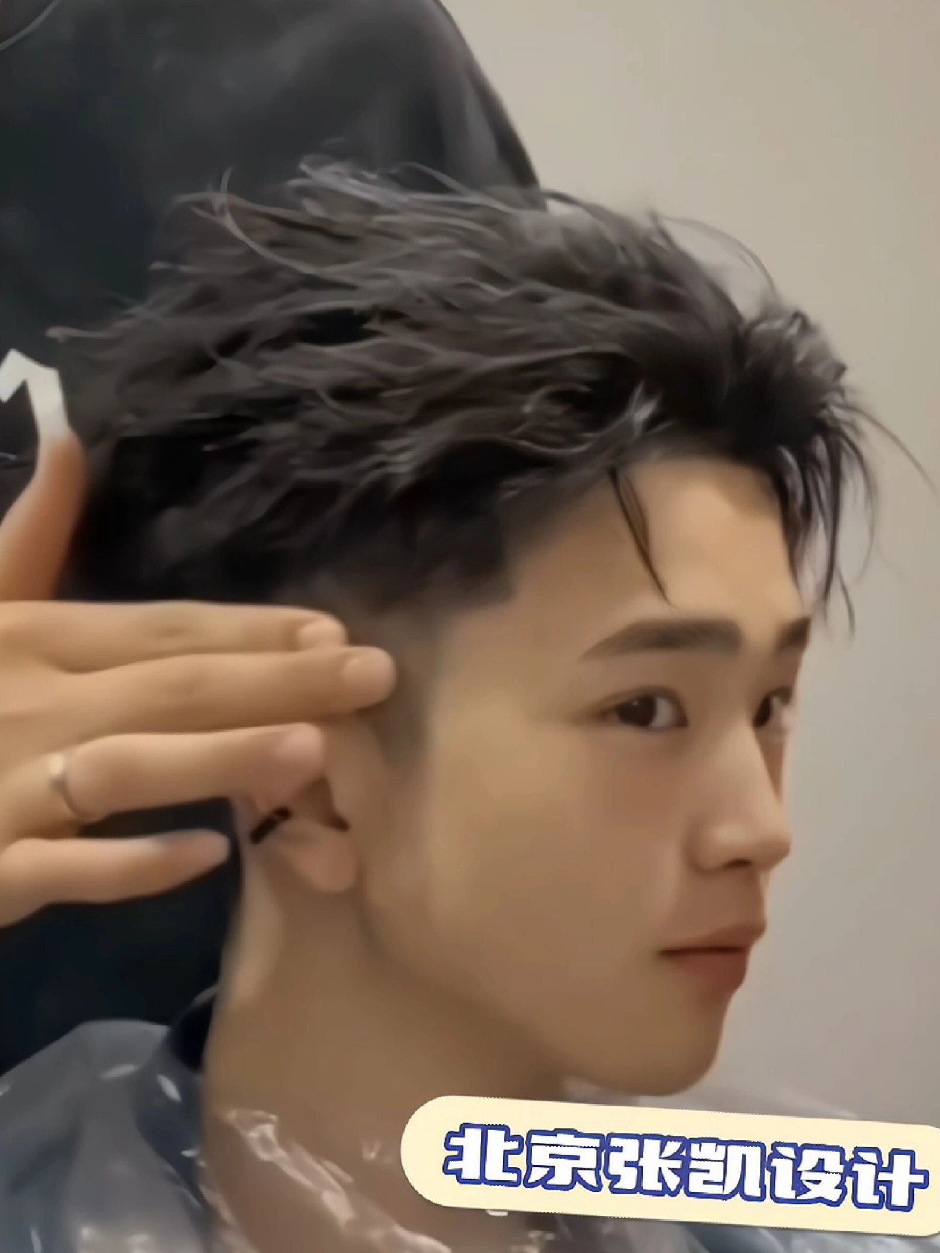 酷感男生一定要看的龙须后背发型