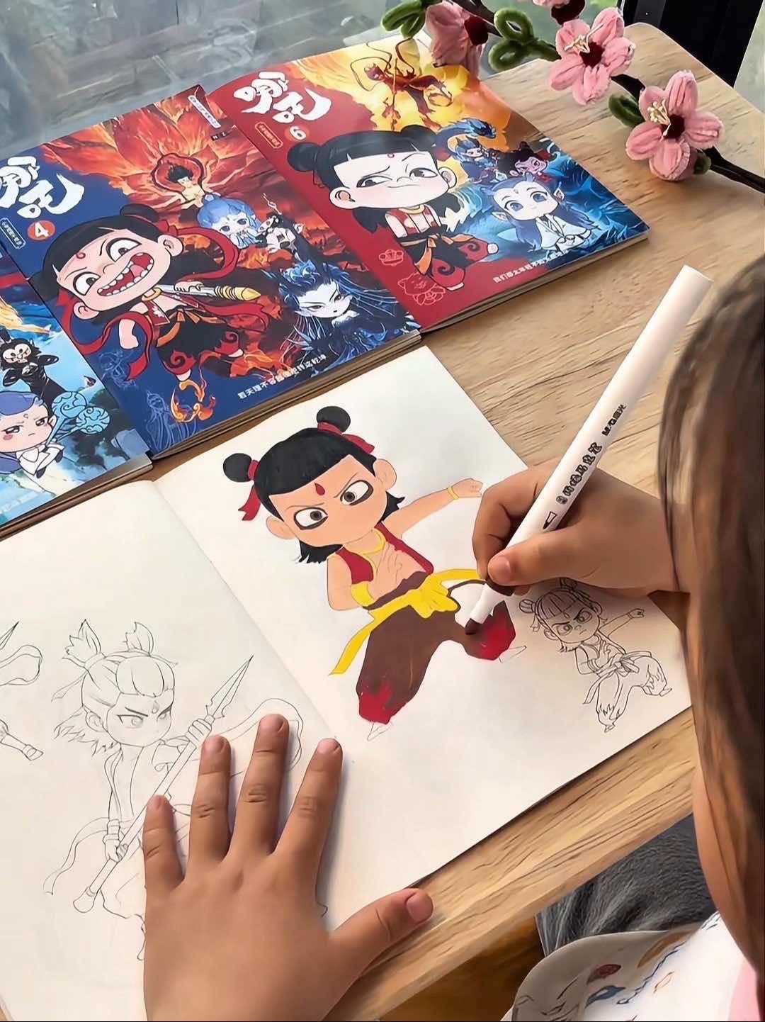 最近超火的 哪吒描摹本 不仅锻炼控笔能力,还培养了耐心和专注力。哪吒线描画 哪吒 专注力培