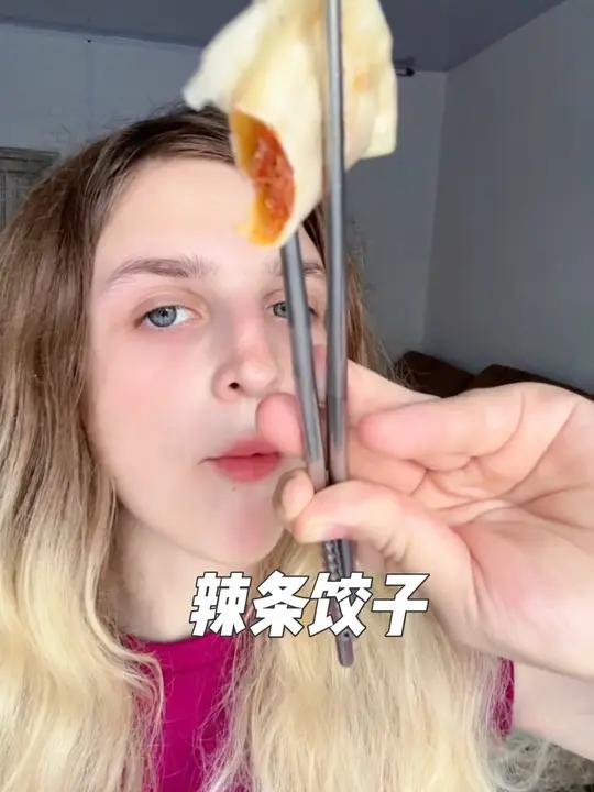 我把我最喜欢的中国美食合二为一,所以辣条饺子它来了
