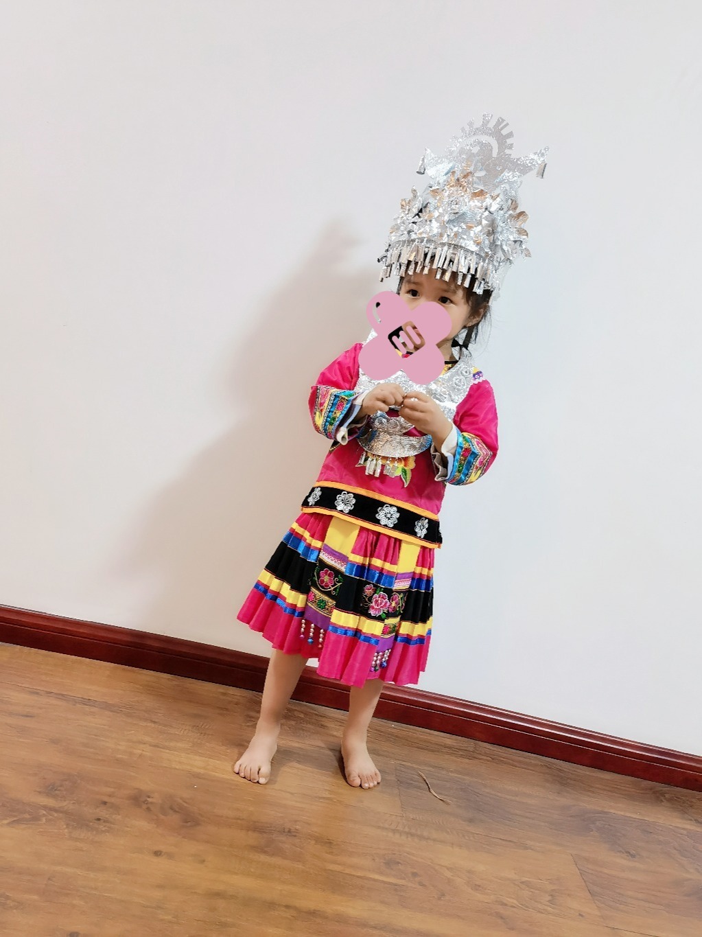 手工锡纸仿制苗族头饰幼儿园宝妈