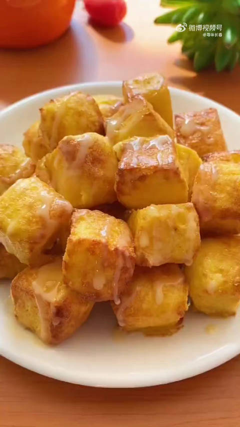 如果你有空气炸锅,吃不完的馒头不要扔,一定要试试这个奶香馒头块,香甜酥脆,奶香浓郁,大人孩