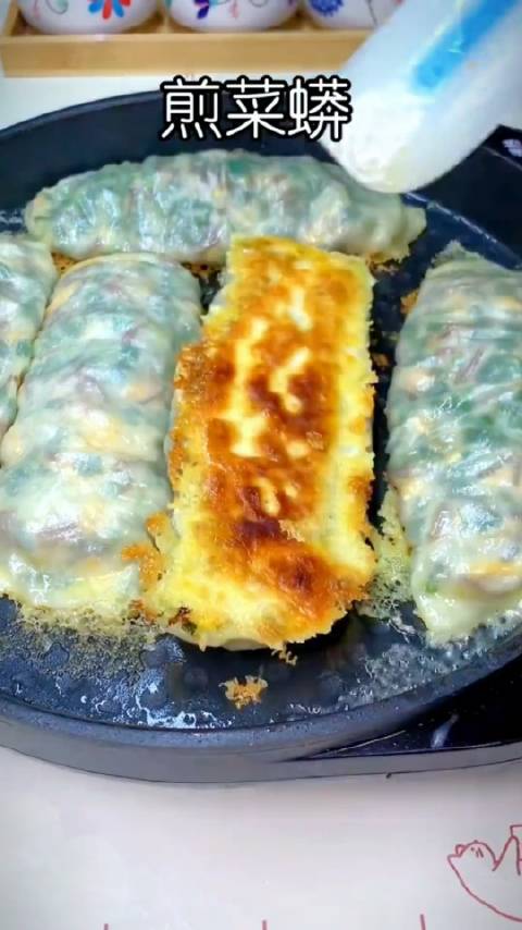 最近劝你多吃韭菜 香煎菜蟒,底部焦香酥脆,皮薄大馅,好吃又营养,做法还简单～