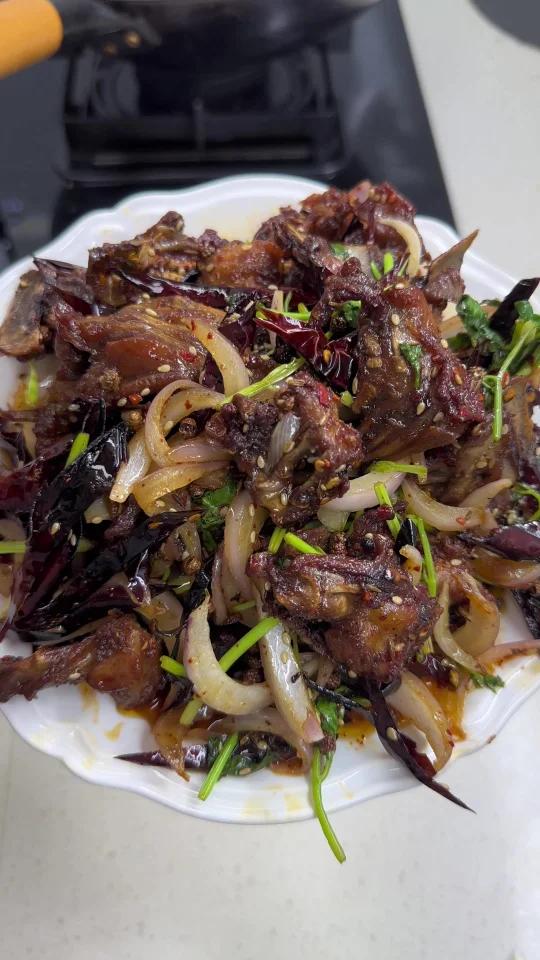 天呐快去复刻这个酸甜辣炒鸡架!贼觉!