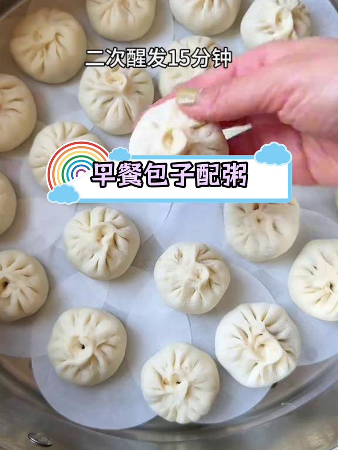 山东早餐:软面包子与小米粥的完美搭配