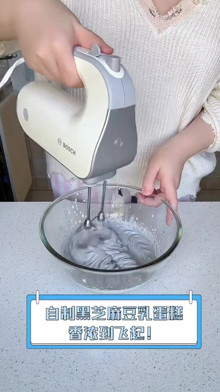 自制黑芝麻豆乳蛋糕,香浓到飞起!