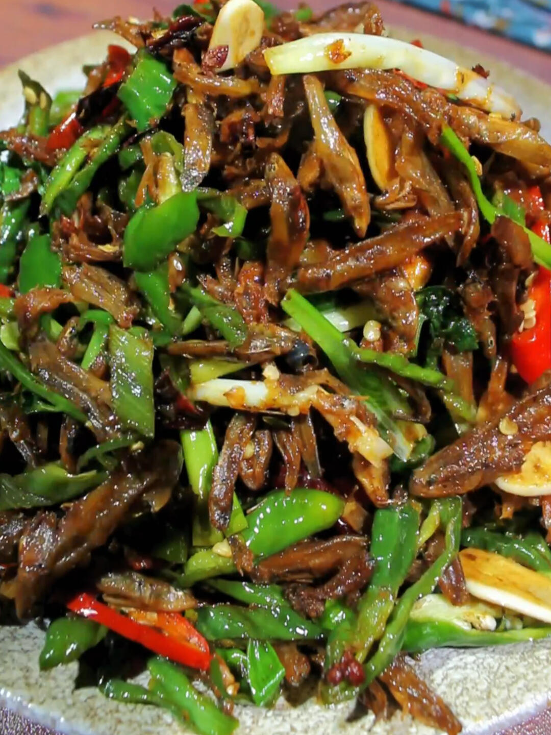 干巴鱼炒辣椒,越吃越添彪