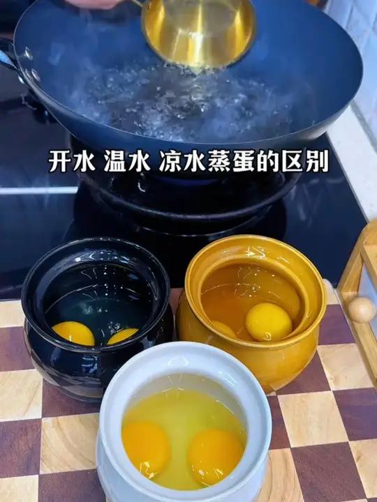 用瓦罐炖出来的鸡蛋羹又嫩又丝滑,给布丁一样,简单好吃又营养,孩子可喜欢吃了!