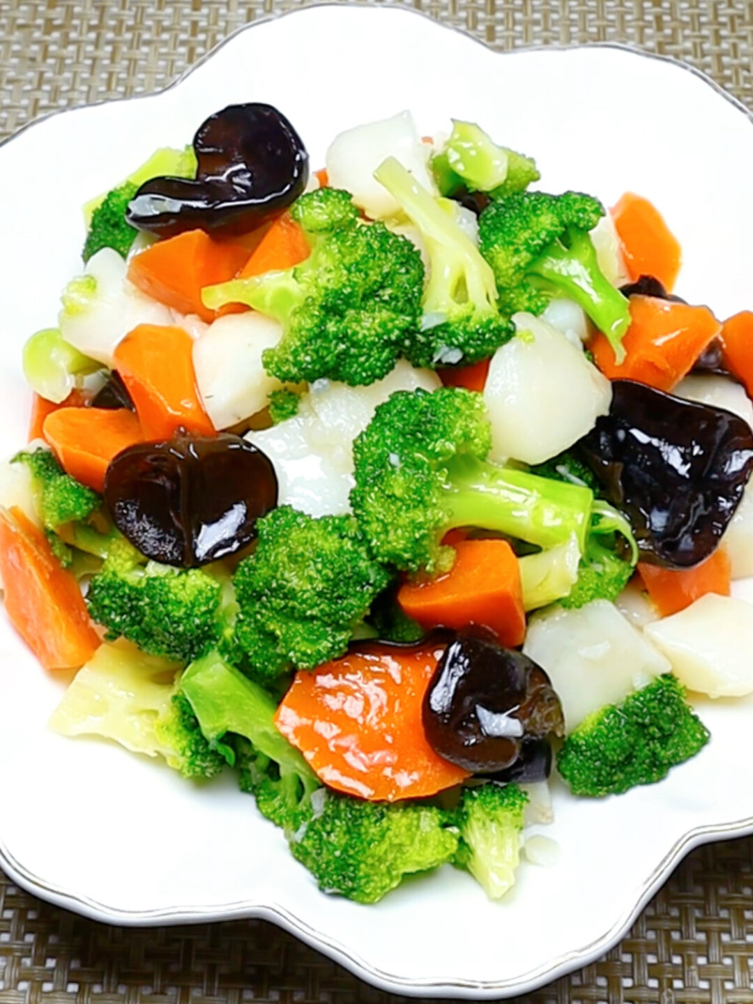 清炒马蹄荸荠清香脆嫩 丝丝甘甜 营养健康